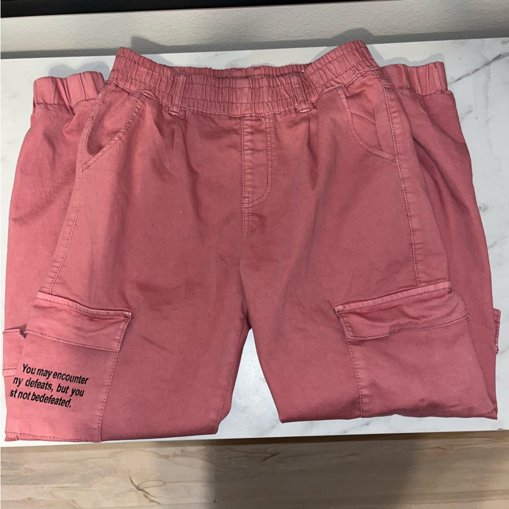 Mauve pants with wording on pocket